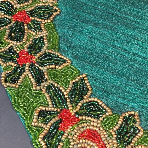 Vtg. 2 Christmas Green Satin & Glass Beads Linen Table Toppers - Picture 8 of 16